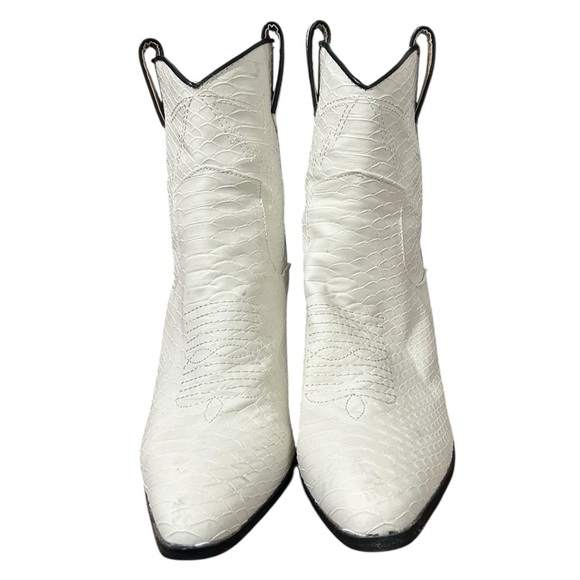 JustFab Sydney Western  White Textured Ankle Boot Sz 8 - Picture 5 of 16